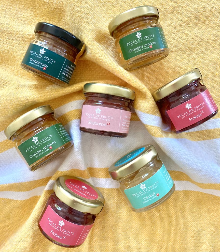 Divers bocaux 30g sur fouta - Bocal de fruits