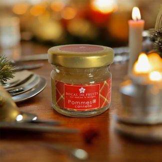 Pommes cannelle mini 30g sur table de Noël - Bocal de Fruits
